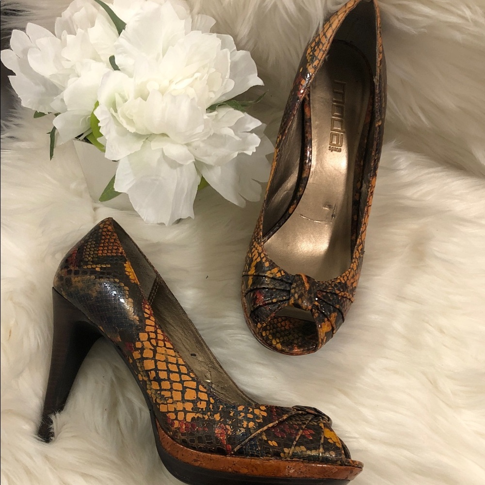 Moda Women's Vibrant Faux Snakeskin Peep-Toe Platform Heels